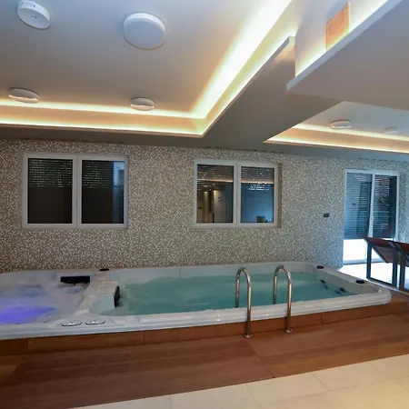 Laguna 6 Z Garazem *