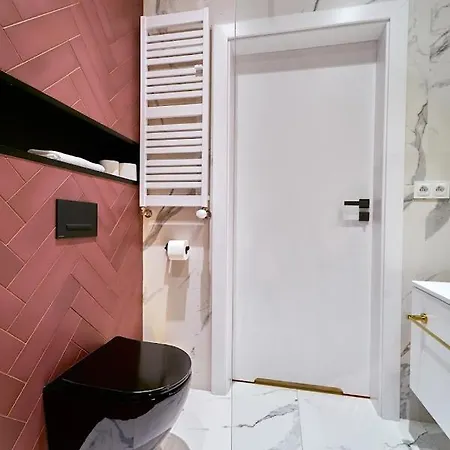 Laguna 6 Z Garazem *